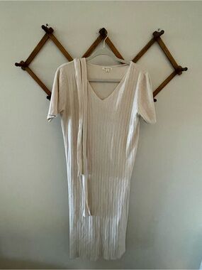 tea n rose Ribbed V-Neck Midi Dress with Detachable Scarf in Cream